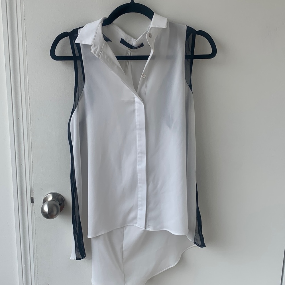 THE PERFECT LIGHT SUMMER FLOWY TOP